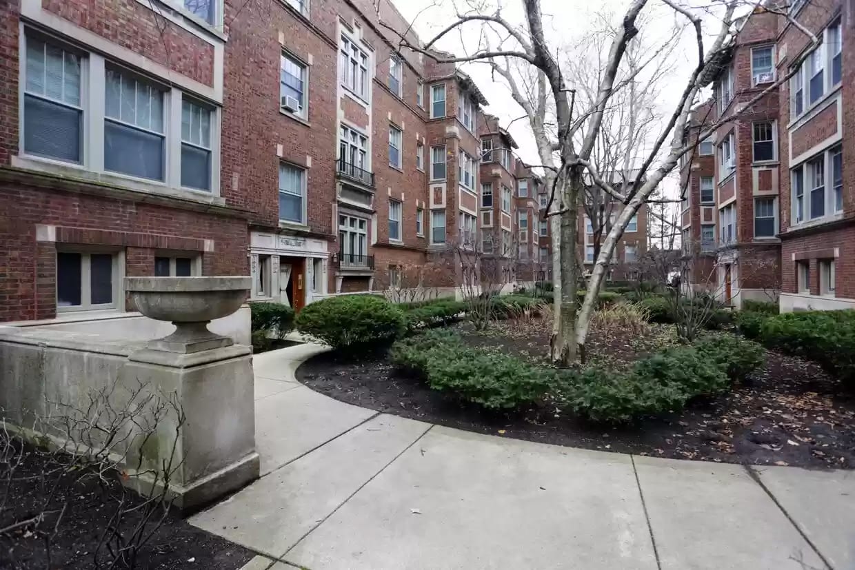 Studio & 1 Bedroom Apartments in Oak Park, IL The Bryant at Oak Park